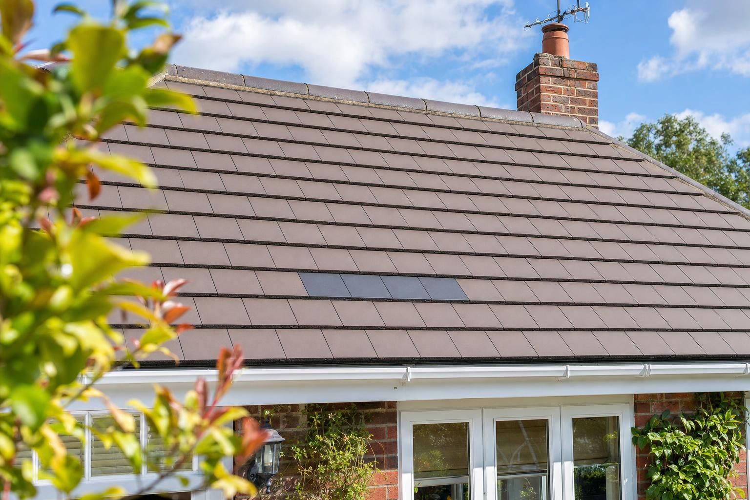 How to Replace a Cracked Roof Tile in a UK Home Step by Step Without Causing More Damage