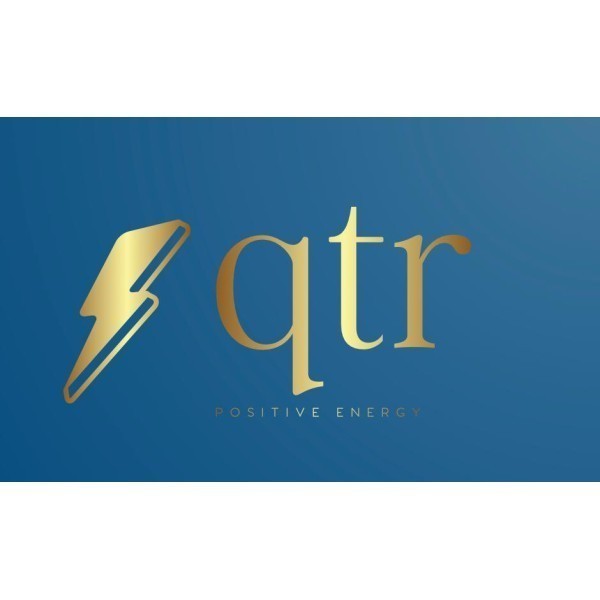QTR RENEWABLES + CONSTRUCTION logo