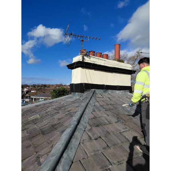 Leathersroofing logo